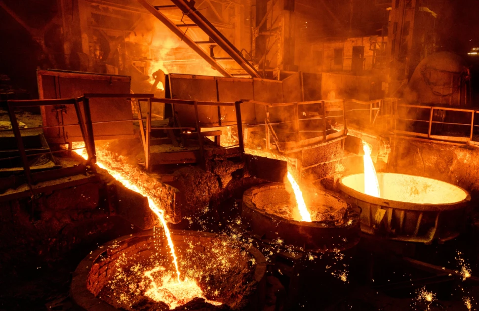 Blast furnace slag and pig iron tapping in steel mill